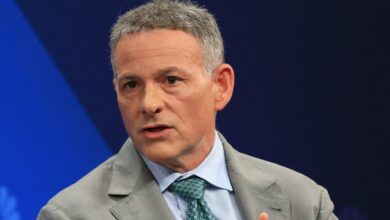 David Einhorn says the Fed will cut ‘substantially more’ than two times. So he’s betting big on gold