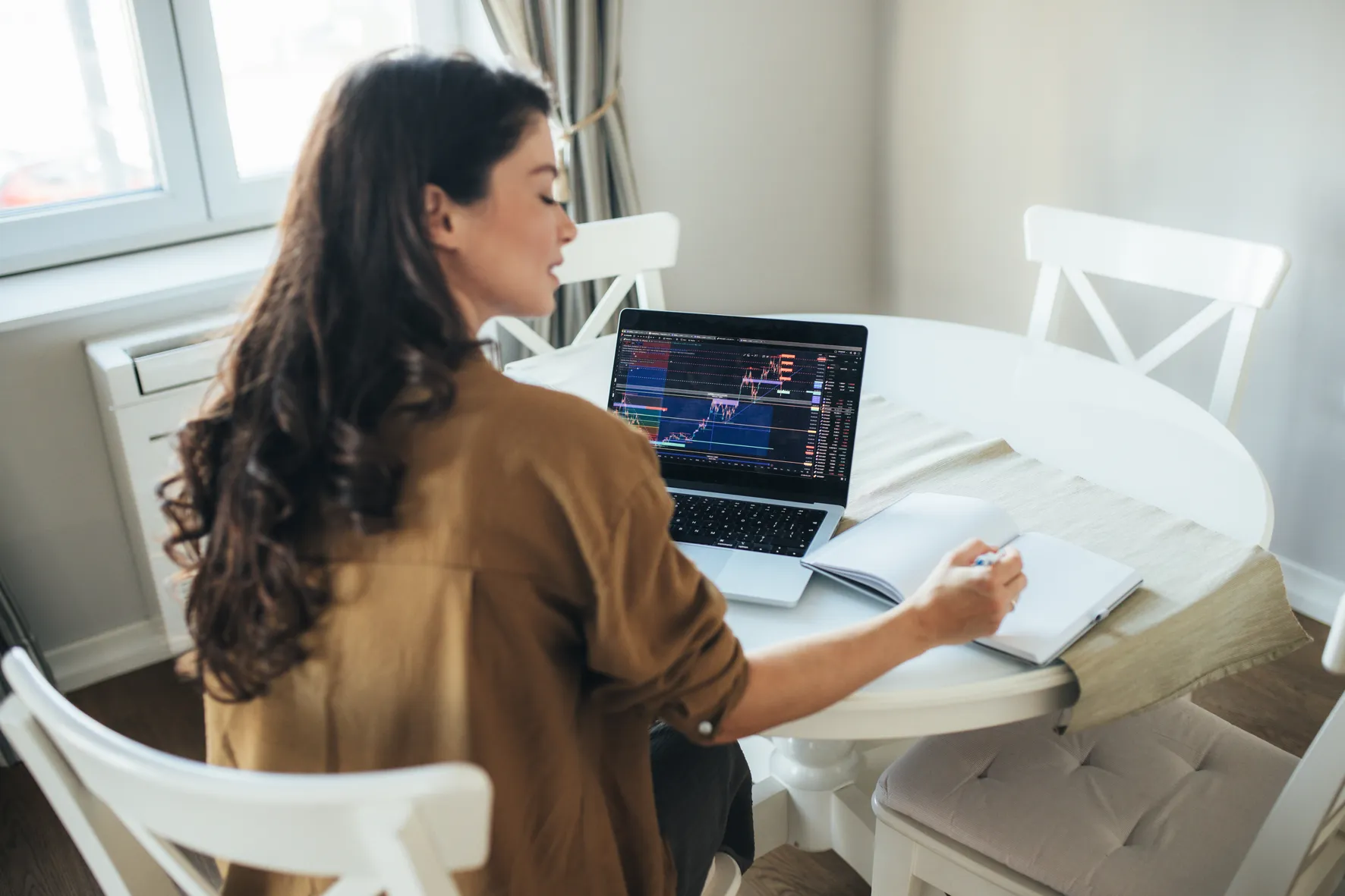 5 Warning Signs You May Be Buying an Overhyped Stock