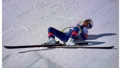 Lindsey Vonn suffers crash at Olympics, is flown away by helicopter