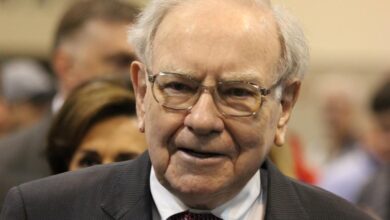 Should You Sell Your Stocks Right Now? Here’s What Warren Buffett Recommends.