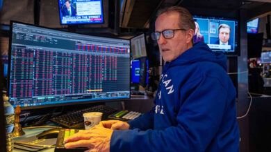 Treasury yields fall after retail sales miss expectations