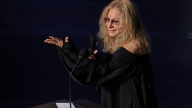 Barbra Streisand Sings ‘The Way We Were’ for Robert Redford at Oscars