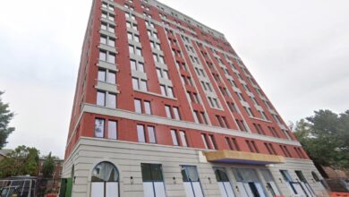 Enraged son slashes mom’s home care attendant in NYC, jumps off roof to his death: sources