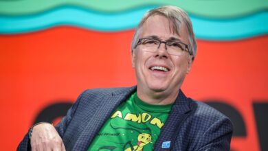 ‘Pluribus’ Cast Was Almost Naked, Vince Gilligan Reveals ‘Pluribus’ Cast Was Almost Naked, Vince Gilligan Reveals