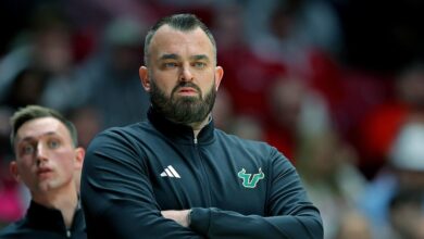 USF Coach Bryan Hodgson Tells Emotional Story About Sick Dad
