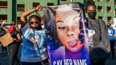 DOJ asks judge to drop charges against 2 officers in Breonna Taylor case ‘in the interest of justice’