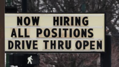 US jobless claims filings unchanged from previous week at 213,000, layoffs remain low