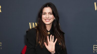 Anne Hathaway Styled These Chic Alo Sweatpants With Clogs