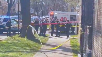 Gunman fires at least 16 shots, injures 2 on Far North Side