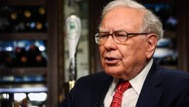 Warren Buffett dumped 77% of Amazon to buy surging media stock