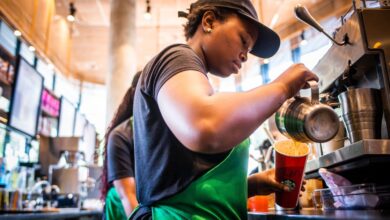Starbucks offers ,200 bonuses to baristas with top customer service ratings