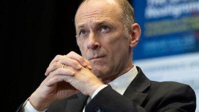 Chicago Fed President Austan Goolsbee sees inflation from Iran war as risk to 2026 rate cuts