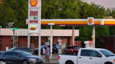 Will gas dip below a gallon this year? Here’s what experts predict.