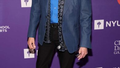 Barry Manilow Reveals What Cosmetic Surgery He’s Gotten Barry Manilow Reveals What Cosmetic Surgery He’s Gotten