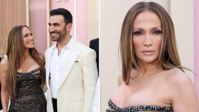 Jennifer Lopez And Brett Goldstein Get Cozy at ‘Office Romance’ Premiere Jennifer Lopez And Brett Goldstein Get Cozy at ‘Office Romance’ Premiere