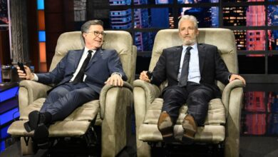 Jon Stewart Showers Stephen Colbert With Gifts on ‘The Late Show’ Jon Stewart Showers Stephen Colbert With Gifts on ‘The Late Show’