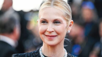 Kelly Rutherford’s Midi Dress Gives NYC Rich Mom Vibes