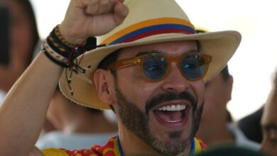 Colombians vote in a presidential runoff that pits an outsider against a progressive