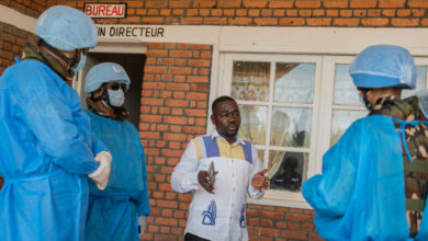 Ebola outbreak: Health workers labor with little pay or rest Ebola outbreak: Health workers labor with little pay or rest