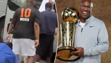 Mike Brown wears cheeky ’10 weeks’ shirt to Knicks’ title parade after James Dolan’s abstinence joke Mike Brown wears cheeky ’10 weeks’ shirt to Knicks’ title parade after James Dolan’s abstinence joke
