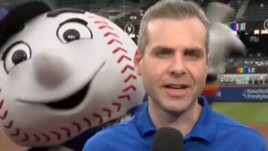 Mr. Met dances behind Steve Gelbs during Carlos Mendoza TV segment