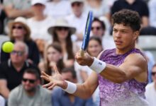 Shelton beats Fritz 6-4, 2-6, 6-4 in Stuttgart for first title on grass