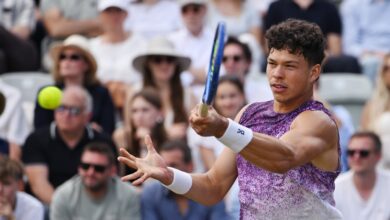 Shelton beats Fritz 6-4, 2-6, 6-4 in Stuttgart for first title on grass Shelton beats Fritz 6-4, 2-6, 6-4 in Stuttgart for first title on grass