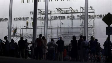 Kennedy Center misses deadline to remove Trump’s name as government asks for 12-hour extension Kennedy Center misses deadline to remove Trump’s name as government asks for 12-hour extension