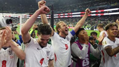 England holds off Mexico to reach quarterfinals in World Cup thriller