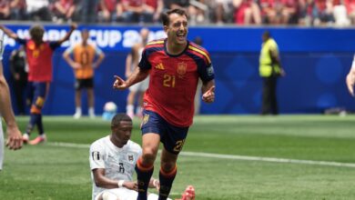 Mikel Oyarzabal’s 2 goals send dominant Spain past Austria 3-0 and into round of 16 at the World Cup Mikel Oyarzabal’s 2 goals send dominant Spain past Austria 3-0 and into round of 16 at the World Cup
